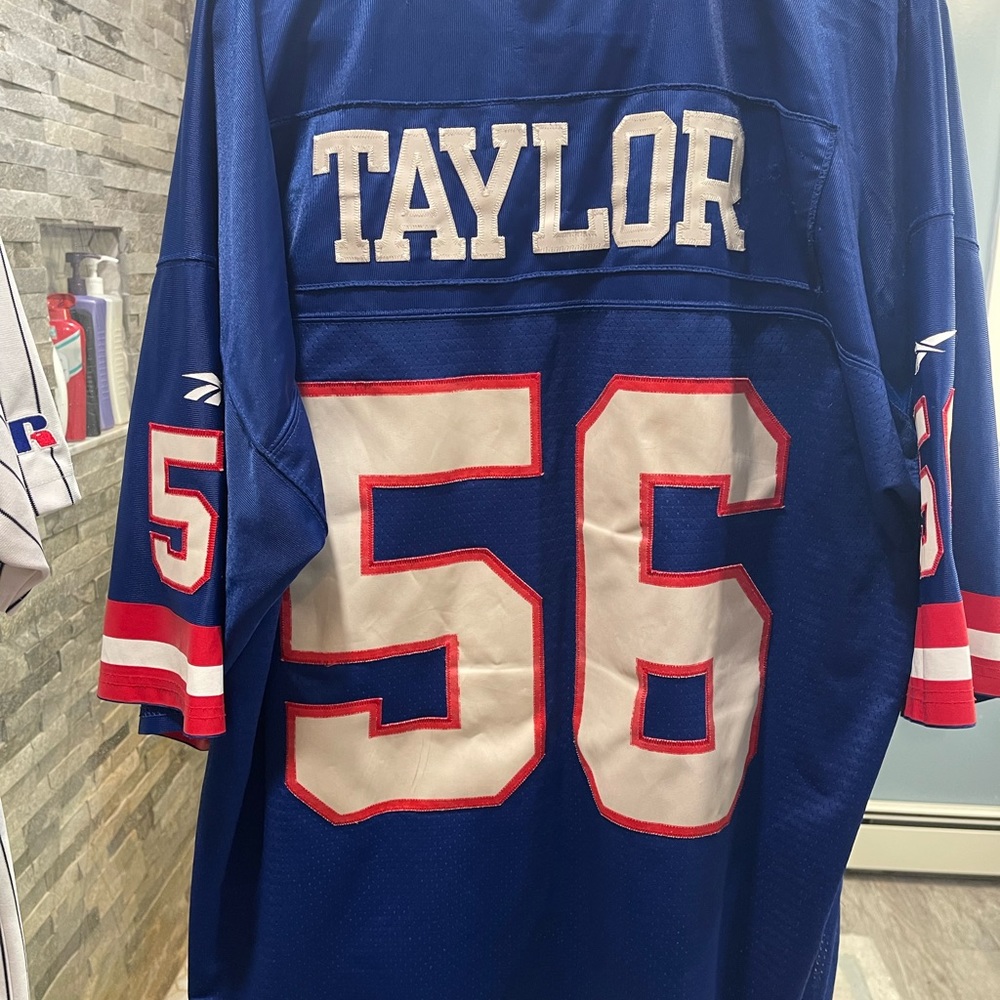 New York Giants Lawrence Taylor throwback jersey